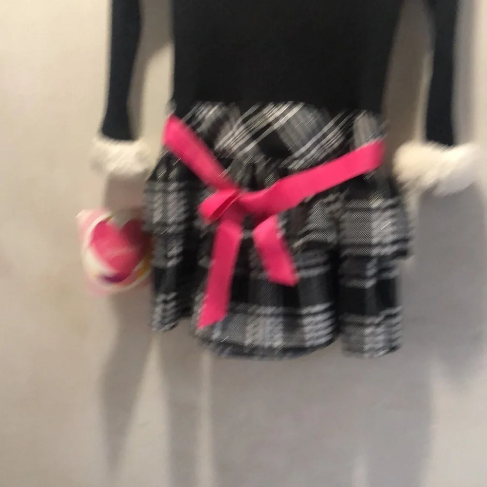 Young, Land dress size 3T